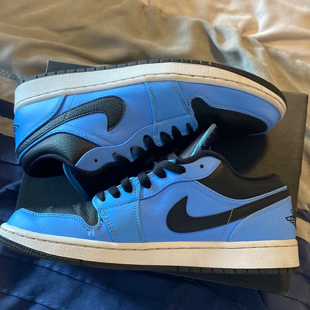 Jordan 1 low university blue